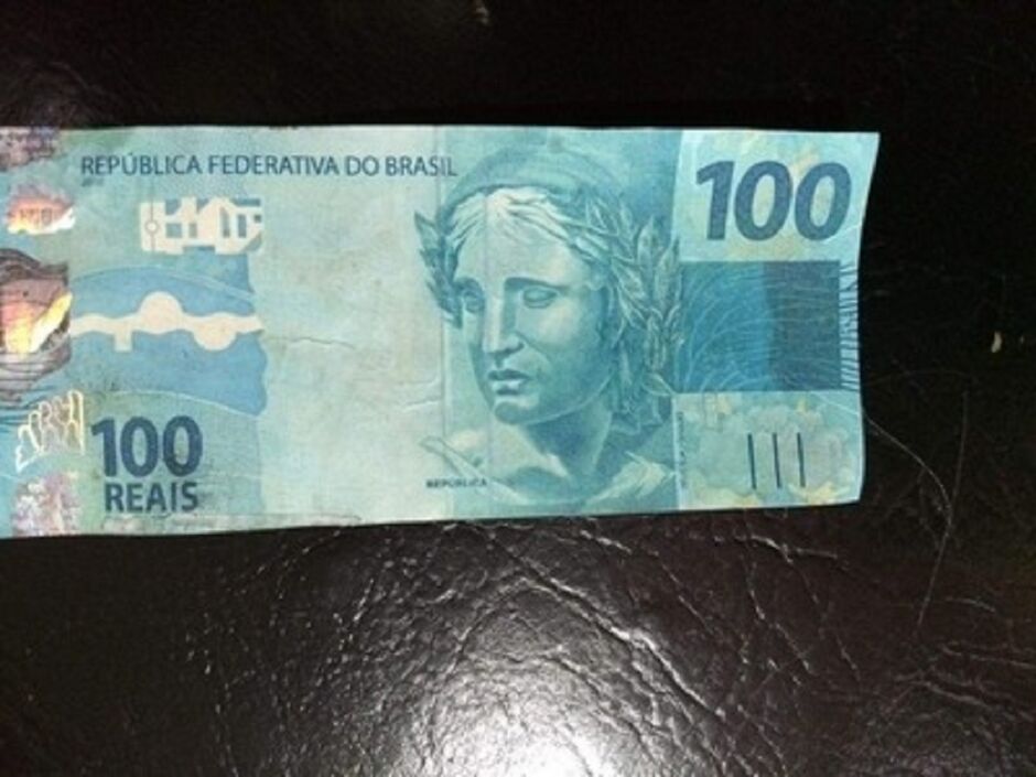 Nota de R$ 100 foi passada em padaria 