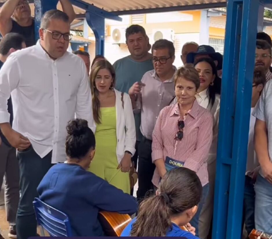 Senadora e prefeito visitaram escola em Dourados 