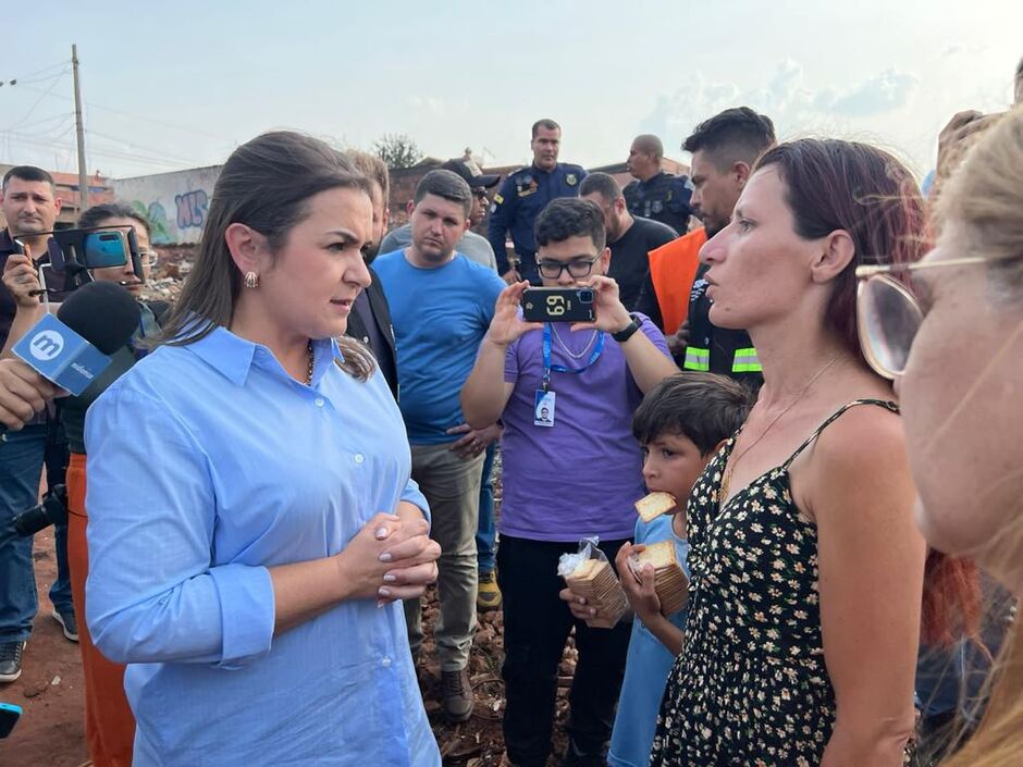 Prefeita visitou famílias atingida por incêndio na Favela do Mandela