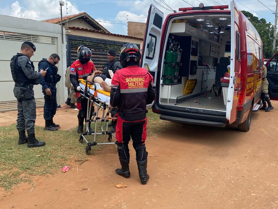 Vítima foi socorrida pelo Corpo de Bombeiros