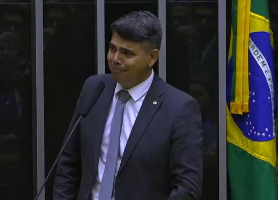 Deputado Messias Donato durante discurso na Tribuna da Câmara Federal