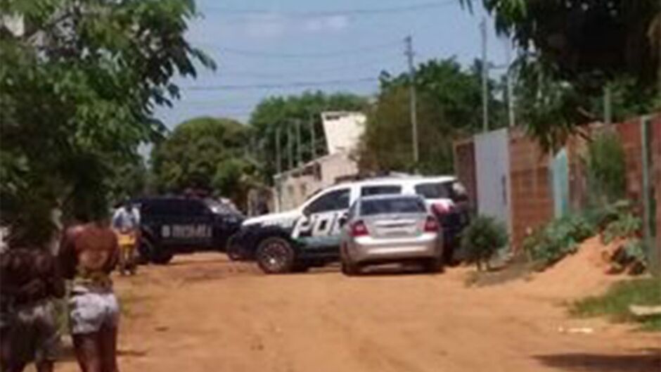 Homem fugiu e deixou cigarros no local