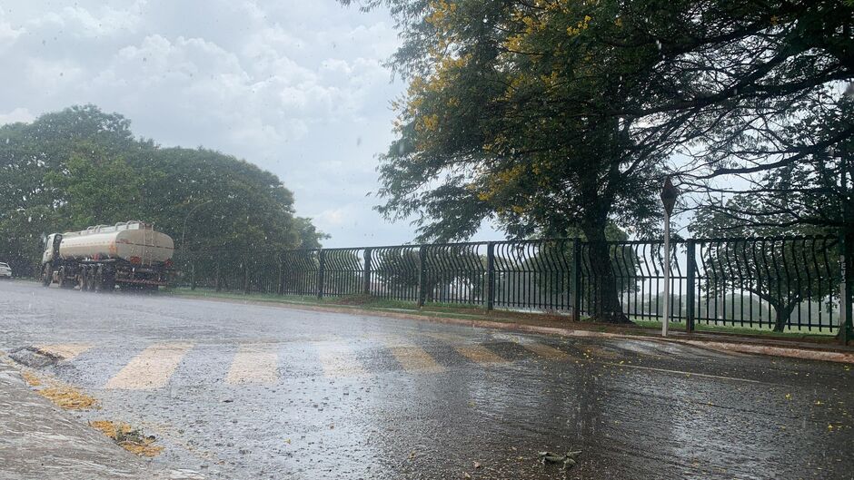 Chuva chegou no Aero Rancho