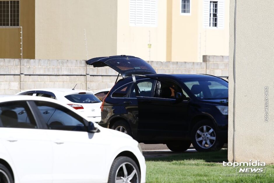 Veículo marcado pelos tiros