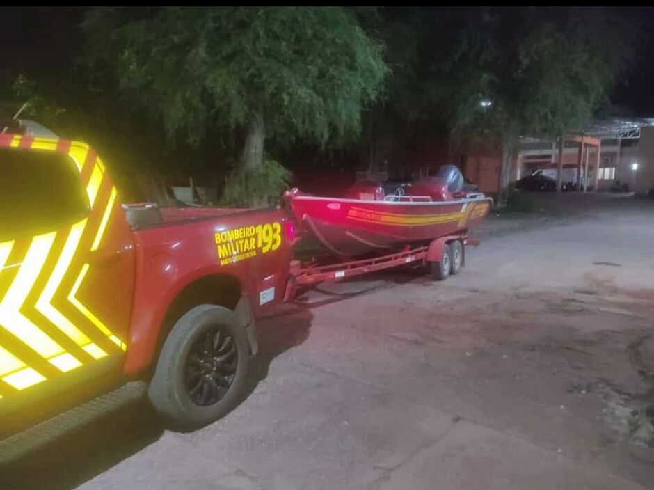 A embarcação Sucuri foi deslocada para atender o jovem 