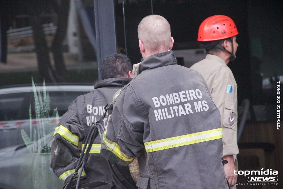 Incêndio aconteceu neste sábado (27)