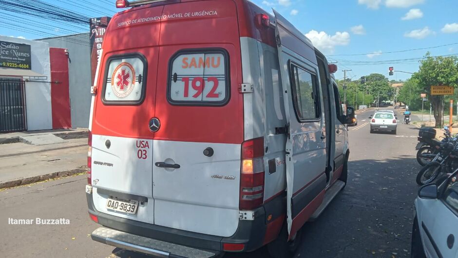 Ap&oacute;s a colis&atilde;o, a mulher ficou no carro passando mal
