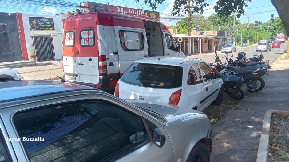Ap&oacute;s a colis&atilde;o, a mulher ficou no carro passando mal