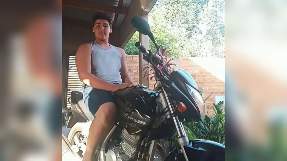 Adolescente saiu pilotando uma moto