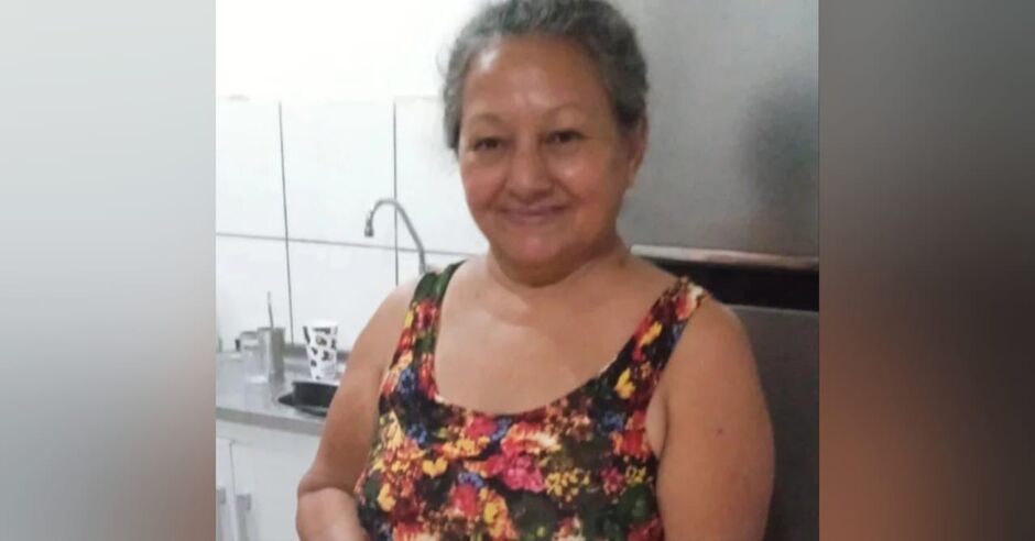 Joana está em casa com a família