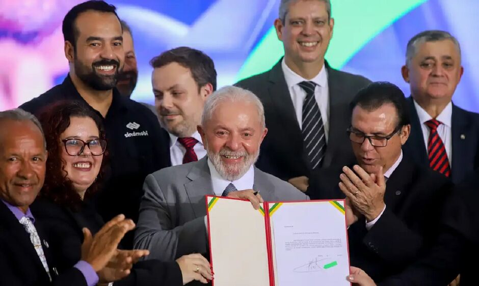 Lula celebra texto que vai ao Congresso Nacional 