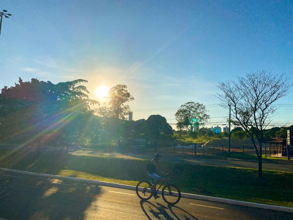 Em Campo Grande, a previsão é de mínima na casa dos 24°C e máxima de 37°C