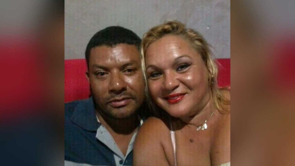 Foto do então casal divulgado por amigos da vítima