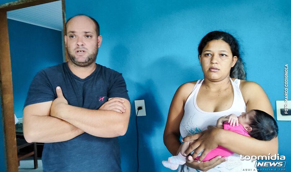 Sem dinheiro, o casal não conseguiu pagar o aluguel da casa onde moram