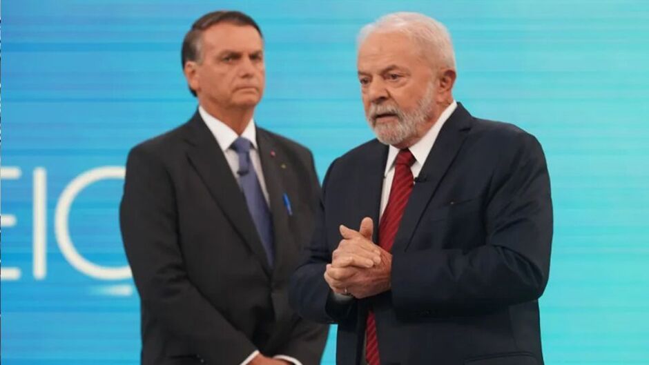 Lula e Bolsonaro durante debate da TV Globo