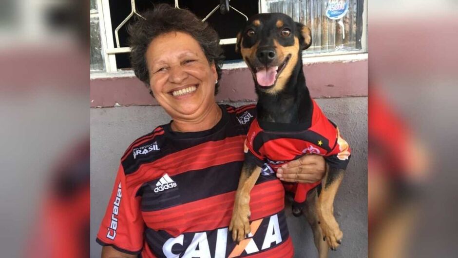 Negão é companheiro de senhora que faz apelo para ter o cachorro de volta