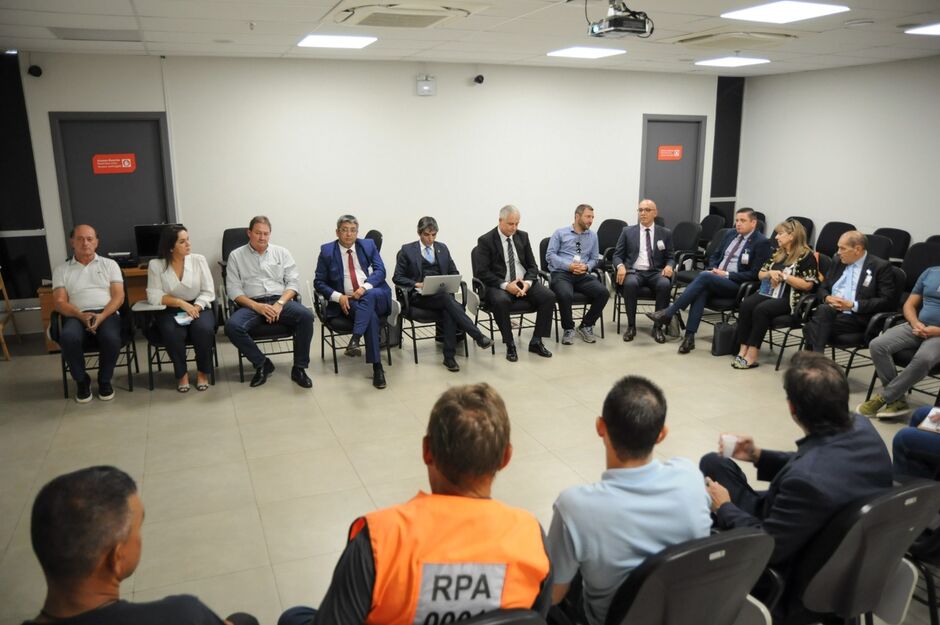 As comitivas visitaram as instala&ccedil;&otilde;es do Aeroporto, incluindo o terminal de cargas inoperante