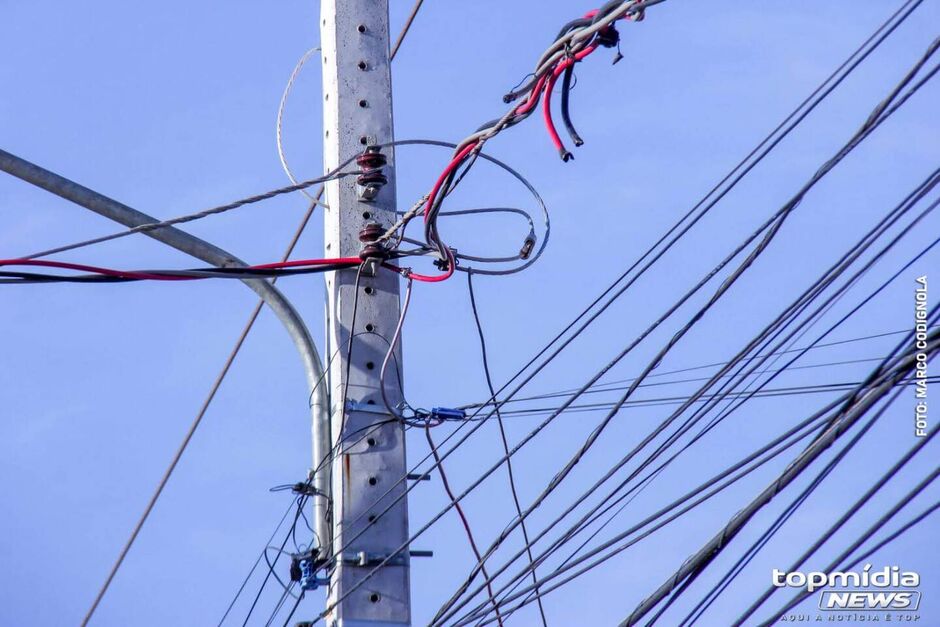 O eletricista teria identificado que os fios saíam do padrão dos fundos em direção ao padrão da residência da frente