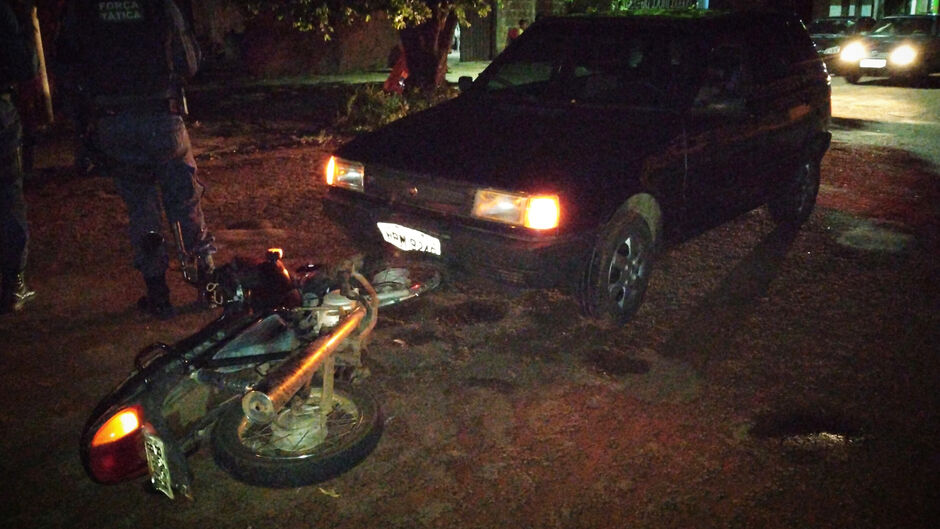 O acidente envolveu uma motocicleta Honda Pop e um Fiat Uno