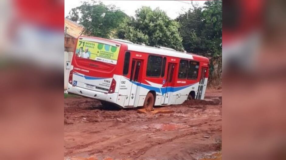 Moradora lamenta situa&ccedil;&atilde;o de ruas quando chove 