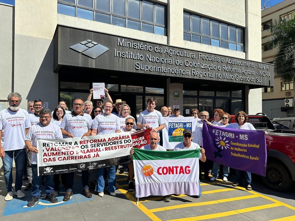 Servidores querem melhores salários 