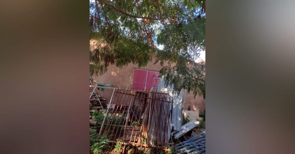 Casa está há anos abandonada no Nova Lima 