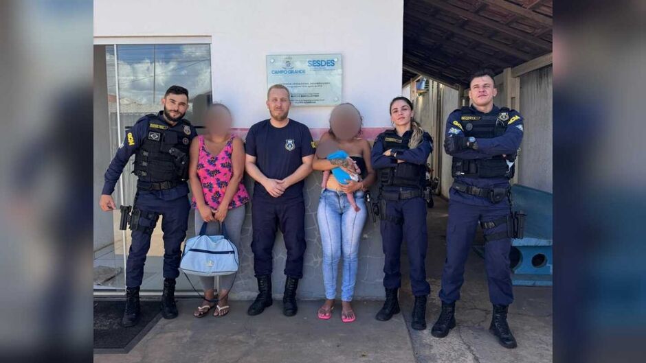Equipe da GCM que salvou a via do beb&ecirc;