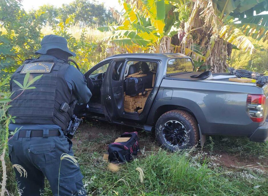 Abandonada em mata com mais de R$ 3 milhões em drogas, caminhonete é apreendida em Ponta Porã