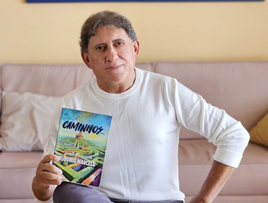 Poeta lança livro com coletânea de poemas, com apoio de faculdade da capital