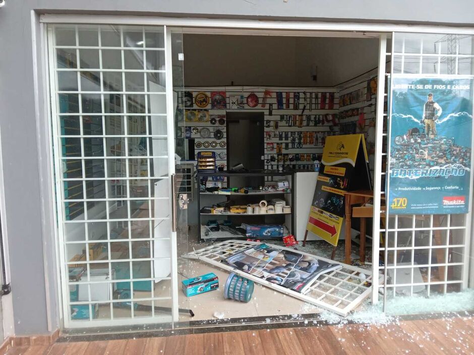 Loja de ferramentas furtada na Avenida Guaicurus teve prejuízo de R$ 50 mil (vídeo)