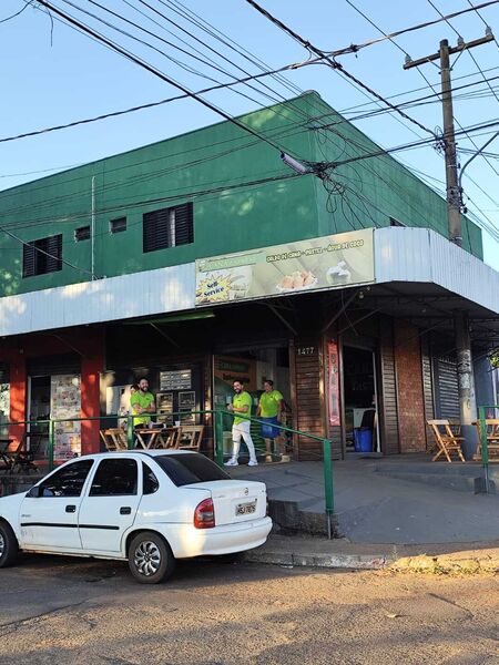 Self-service de caldo de cana faz sucesso no bairro, e atrai gente de várias regiões de Campão