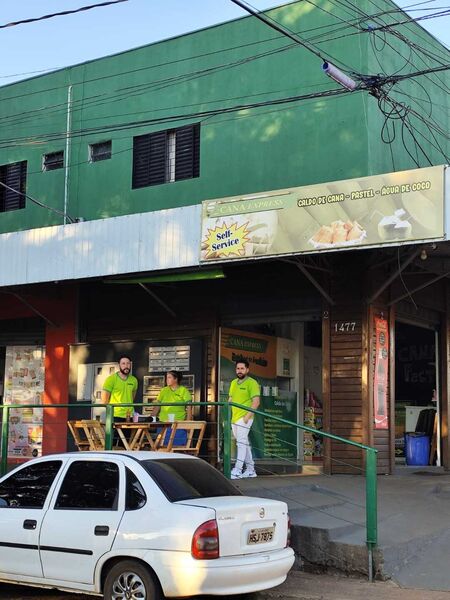 Self-service de caldo de cana faz sucesso no bairro, e atrai gente de várias regiões de Campão