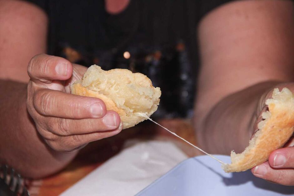 Márcia ama cozinhar e adora ver as pessoas se deliciando com seus pães de queijo gourmet