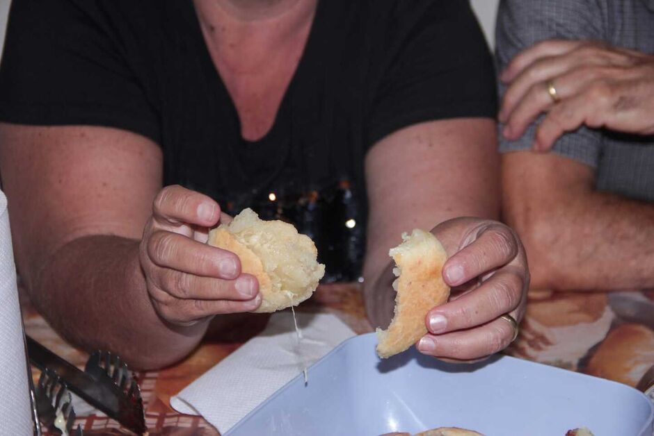 Márcia ama cozinhar e adora ver as pessoas se deliciando com seus pães de queijo gourmet