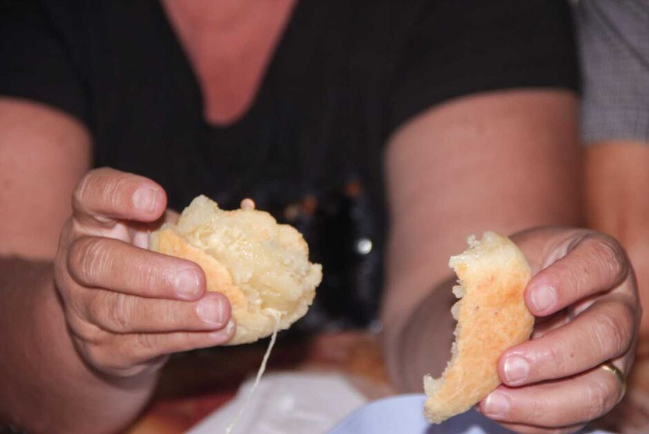 Márcia ama cozinhar e adora ver as pessoas se deliciando com seus pães de queijo gourmet