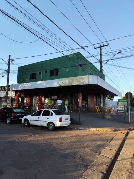 Self-service de caldo de cana faz sucesso no bairro, e atrai gente de várias regiões de Campão