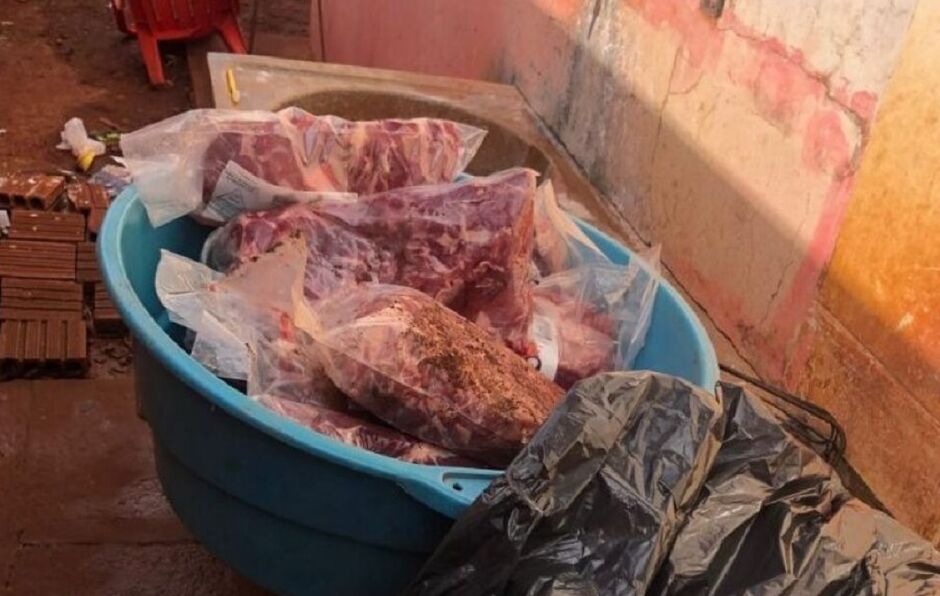 A carne da escola, cerca de 20 quilos