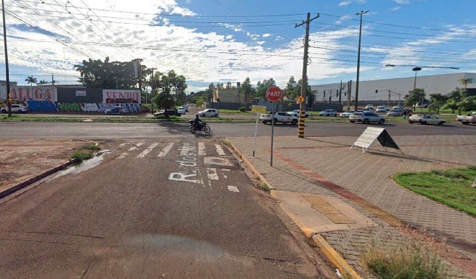 Carro foi achado perto rotatória da Coca Cola 