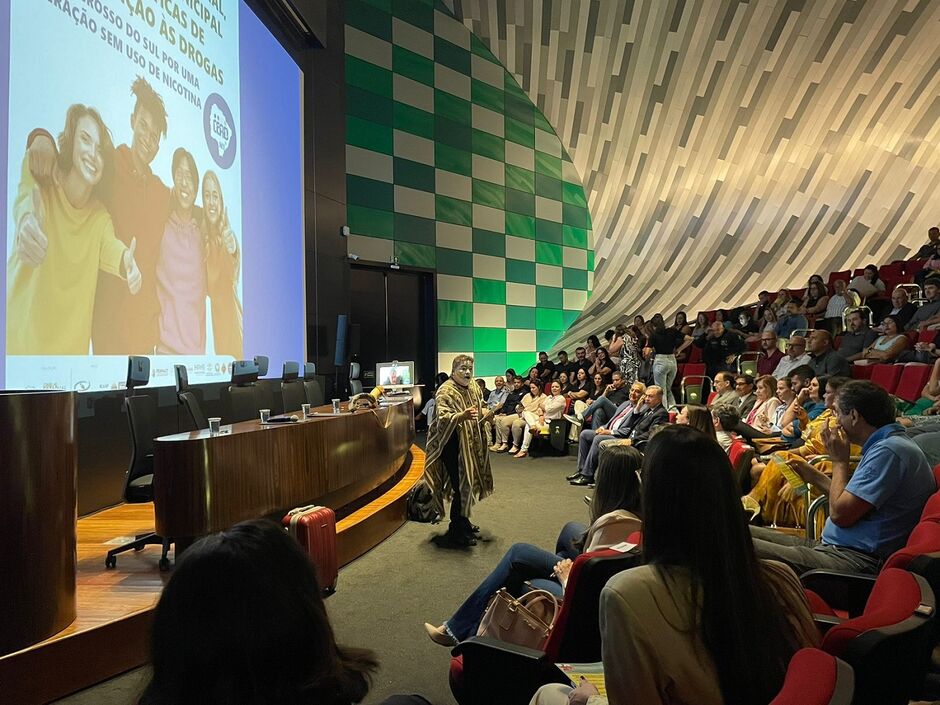 Autoridades e sociedade civil participam de palestras