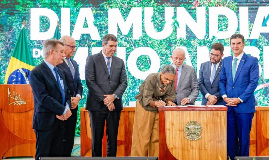 Ridel participou da assinatura no Governo Federal 