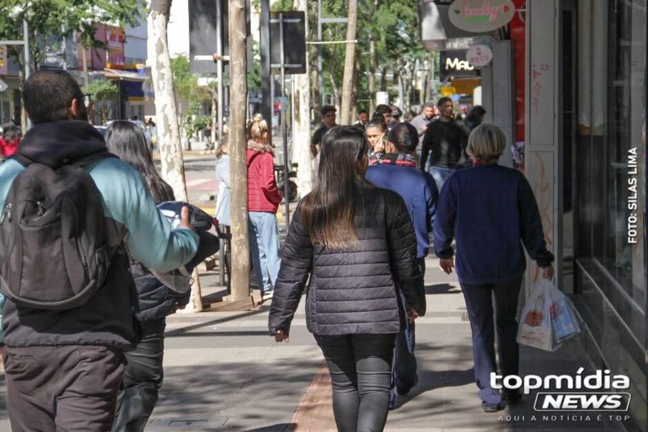 Frio deve fazer população tirar casacos do guarda-roupa