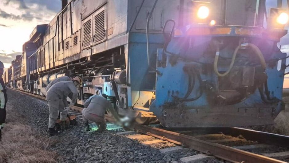 Corpo chegou a ser arrastado pelo trem