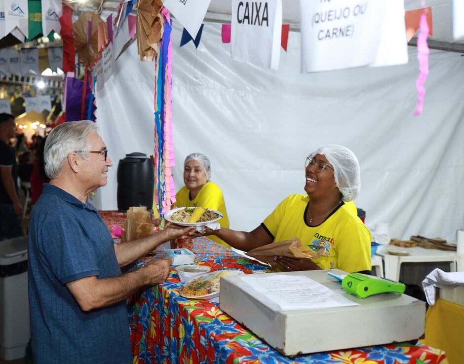 Festa ocorre desde a quarta-feira na Pra&ccedil;a Ary Coelho 