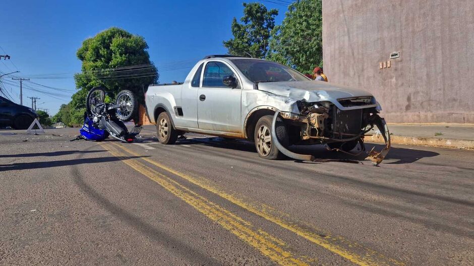 Acidente entre carro e moto deixa mulher em estado grave no Nossa Senhora das Graças 