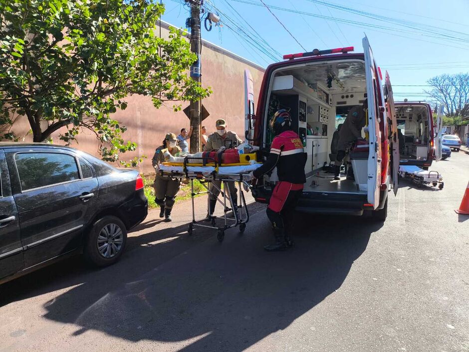 Acidente entre carro e moto deixa mulher em estado grave no Nossa Senhora das Graças 