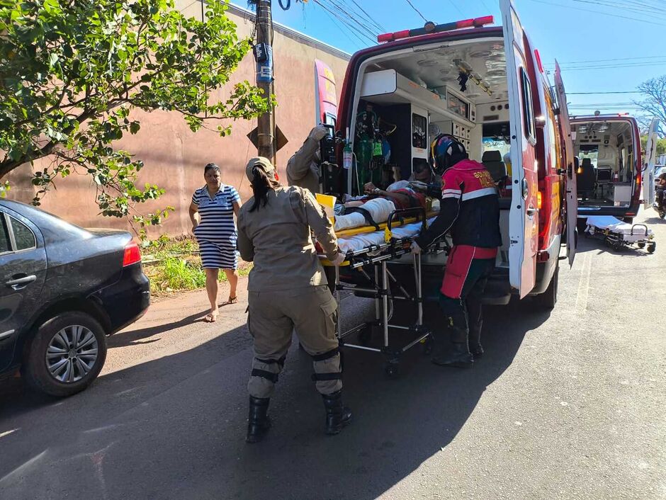 Acidente entre carro e moto deixa mulher em estado grave no Nossa Senhora das Graças 