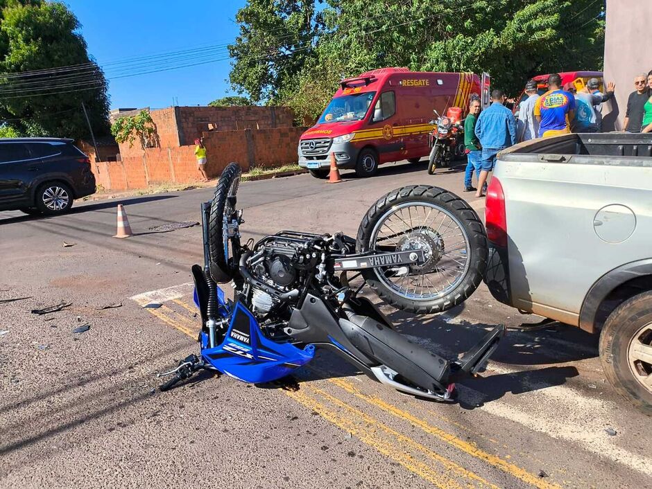 Acidente entre carro e moto deixa mulher em estado grave no Nossa Senhora das Graças 