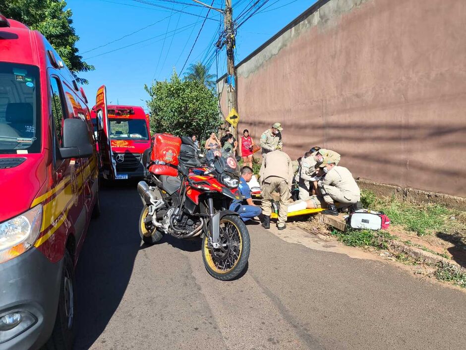 Acidente entre carro e moto deixa mulher em estado grave no Nossa Senhora das Graças 