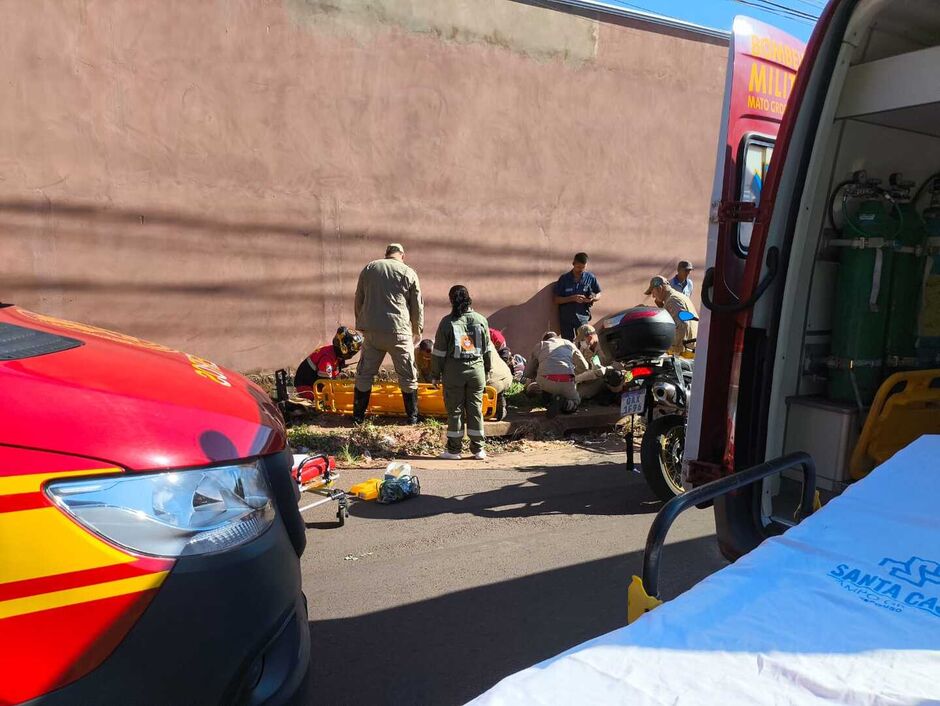 Acidente entre carro e moto deixa mulher em estado grave no Nossa Senhora das Graças 