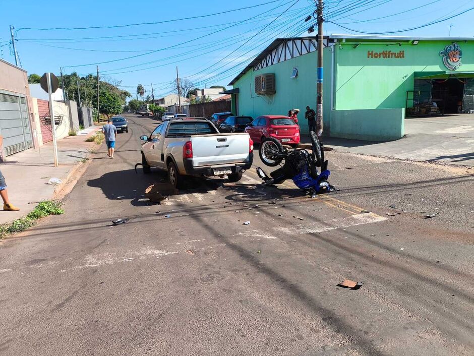 Acidente entre carro e moto deixa mulher em estado grave no Nossa Senhora das Graças 